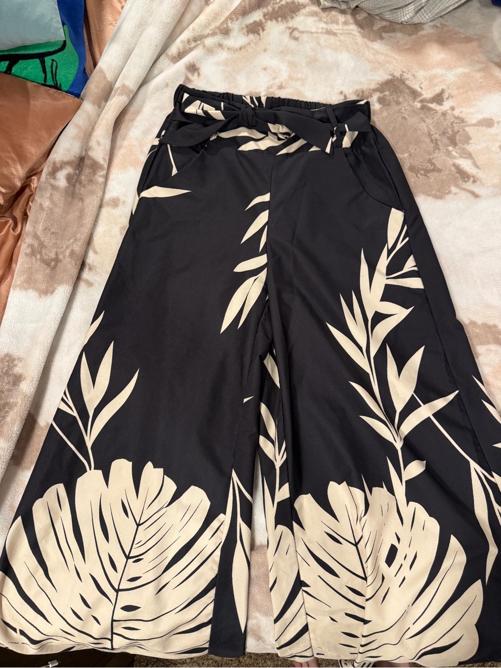 SHEIN Black Wide-Leg Pants with Cream Leaf Print
